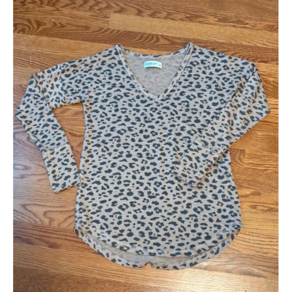 Abercrombie & Fitch size small animal print long sleeve top